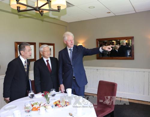 Tổng Bí thư thăm gia đình nguyên Tổng thống Bill Clinton ảnh 1